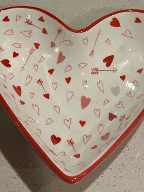 Kohl's White Heart-Shaped Ceramic Bowl with Red and Pink Heart Pattern